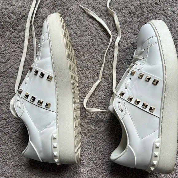 Men’s Valentino Garavani Calfskin Rockstud Untitled Sneakers. US size 7.5